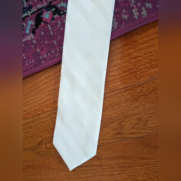 Croft & Barrow White Formal Silky Solid Color Tie - Picture 2 of 6